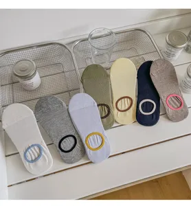 Chaussettes invisibles en coton respirant pour femmes, design en maille pour l'été.