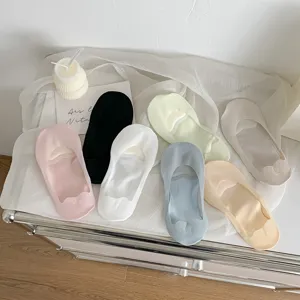 Women thin ice silk invisible boat socks summer low cut anti-slip shallow mouth socks multi-color