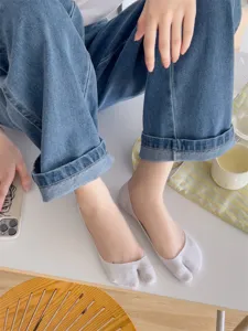 Detail shot of cotton split-toe invisible socks, low-cut anti-slip design for spring summer.