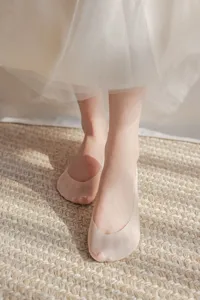 Thin ice silk invisible boat socks for women, breathable non-slip short socks detail.
