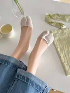Comfortable cotton split-toe low cut invisible socks, soft breathable fabric for daily wear.
