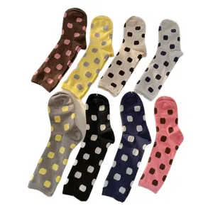 Dames Katoen Halverwege de Kuit Socken Lente Zomer Casual Ruwe Rand Grote Stippen Asymmetrische Kleur Kleurrijke Crew Socken