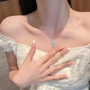Koreanischer Stil frische mintgrüne Fisch Zirkon Halskette, zarte silberne Schlüsselbein Kette.