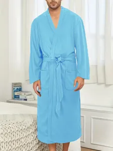 Heren lichtblauwe wafelstof badjas met ceintuur en handige zakken, comfortabele casual huiskleding.