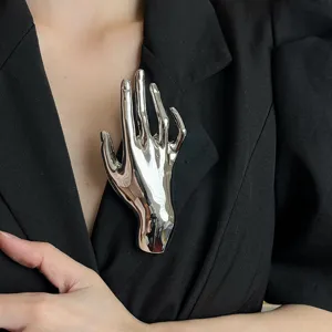 Große silberne Metallhand Brosche für Damen und Herren, surrealistischer Anzug Jacke Anstecknadel.