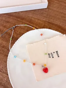Kleurrijke kralen appel ketting voor dames, dopamine stijl zomer sieraden ketting detail.