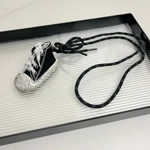 Colgante de zapatilla de lona con estrás para mujer, cadena larga de suéter de moda.