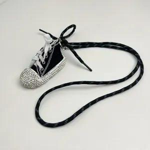 Collar con colgante de zapato de lona con strass cadena larga cuerda negra moda accesorio