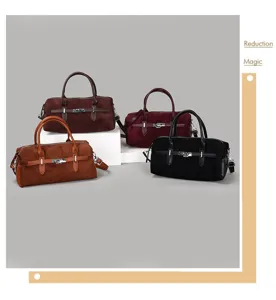 Photo détaillée de sacs à main Boston rétro en nubuck marron, bordeaux, fauve et noir.