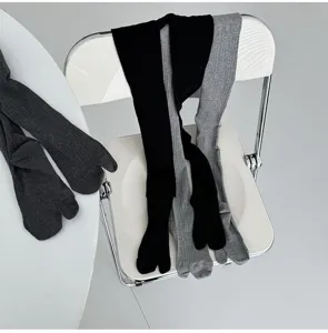 Collants côtelés à orteils séparés pour femmes, légers et parfaits pour le printemps.