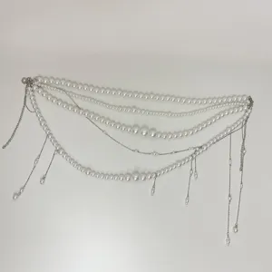 Zarte mehrschichtige Perlen-Taillenkette Detail zeigt exquisite Perlenverarbeitung.