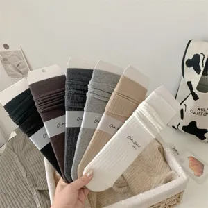 Chaussettes mi-hautes côtelées femme automne, coton confortable unies style décontracté.