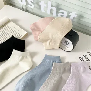Calcetines cortos de verano finos y transpirables para mujer, de algodón y en varios colores.