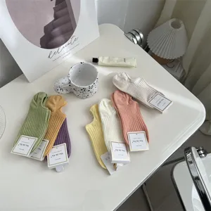 Chaussettes invisibles femme en coton respirant, chaussettes courtes côtelées unies, confortables.