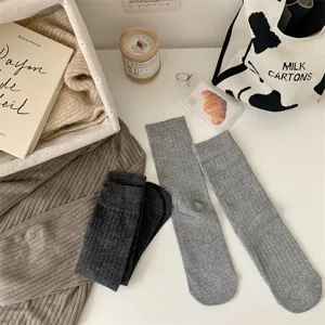 Automne nouvelles femmes chaussettes côtelées tube moyen coton chaussettes détail