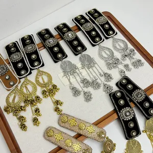Chinesischer Stil ethnische Samt Strass Haarspangen mit Quasten Glocken für Damen Haarstyling.