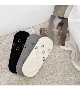 Chaussettes invisibles en coton pour femmes avec motif visage souriant pour le printemps.