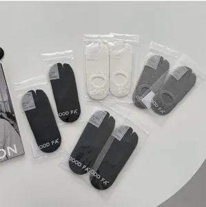 Split-toe invisible socks cotton comfort shallow mouth low cut tabi socks daily wear