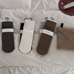 Comfortabele geribbelde sokken voor dames, zachte katoenen middelhoge sokken voor de winter.