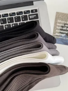 Herren breite gerippte Freizeitsocken aus weicher Baumwolle, bequeme einfarbige Strümpfe.