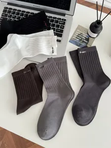 Herren Freizeit einfarbige gerippte Mittelsocken aus Baumwolle Detailansicht Textur