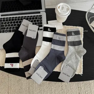 Herren gestreifte Freizeitsocken Baumwolle mittelhoch Buchstaben Stickerei Business bequem