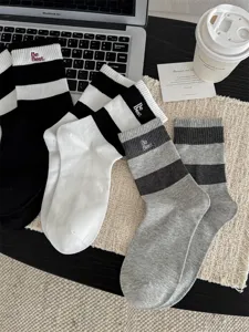 Herbst Winter gestreifte Stickerei Mittelsocke Freizeit Herren Socken Baumwolle elastisch bequem