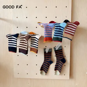Damen Retro Gestreifte Wadenniefe Socken Gekämmte Baumwolle Lässig Mode Atmungsaktiv Herbst Winter Crew Socken