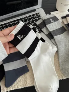 Herren gestreifte Crew Socken Baumwolle bestickt Freizeit Tägliche Abnutzung elastischer Bund