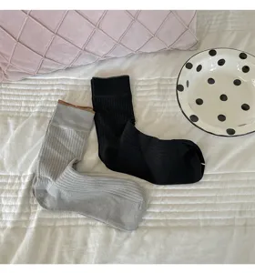 Herren Wollmischung Mittelsocke Vertikalstreifen, bequeme warme Winter Freizeitbekleidung.