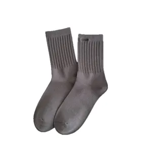Herren Einfarbig Mittelladige Gerippte Freizeit Baumwollsocken in Dunkelgrau, bequem.