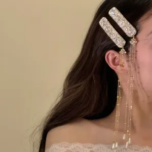 Elegante strass haarspelden met fijne goudkleurige kettingen en parelkwastjes voor dames.
