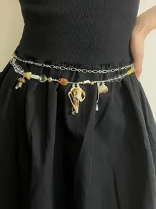 Charmante chaîne de taille double couche avec pendentif coquillage pour vacances.