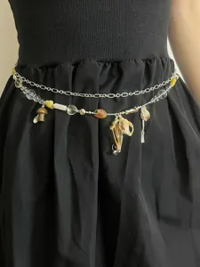 Chaîne de taille double couche avec pendentif coquillage, style de vacances doux et cool accessoire.