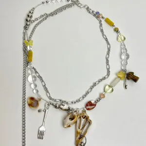 Chaîne de taille élégante à double couche avec pendentif coquillage, bijou asymétrique.