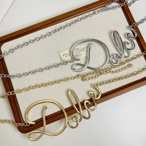 2025 nuovo estate retro oro lettere vita catena donna vestito pantaloni metallo catena cintura