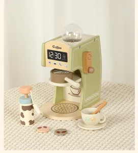 Dettaglio macchina da caffè in legno giocattolo, cucina bambini gioco educativo.