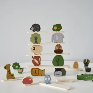 Gioco di impilamento in legno con animali per bambini, divertente gioco educativo Montessori.