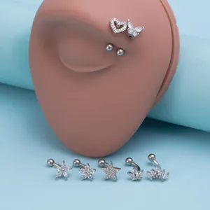 Edelstahl Piercing Schmuck Set mit funkelnden Zirkonia Steinen für modische Damen.