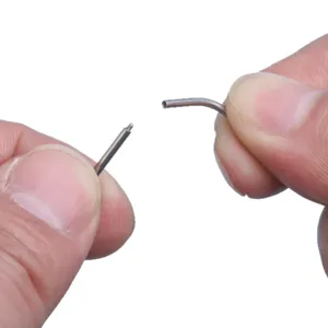 Edelstahlschmuck Piercingset mit Dehnungsstift und gebogener Hantel für einfache Anwendung.