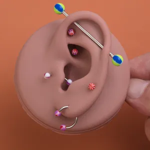 Edelstahl Piercing Schmuck Set mit bunten Acryl Bällen für Ohr Lippen und Körper.