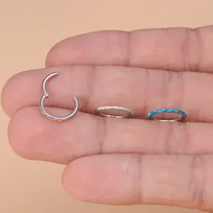 Chirurgenstahl Klappring mit synthetischem Opal besetzt, ideal für Nase und Ohr Piercing Schmuck.