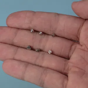 Edelstahl Flachruecken Body Piercing Ohrringe Set mit Zirkonia und verschiedenen Formen.