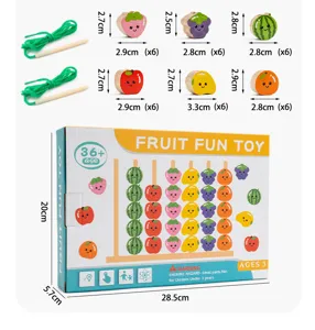 Set di giochi con perline di legno di frutta con corde e blocchi educativi colorati.