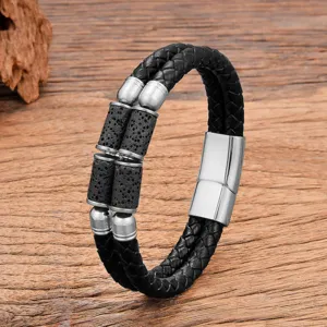 Bracelet en cuir double couche pour homme avec perles en pierre de lave et fermoir aimanté.