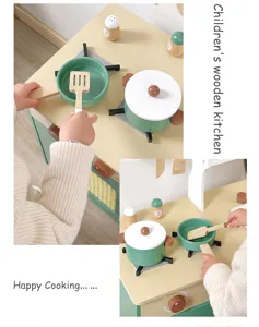 Holz Kinderküche Spielset Detailansicht mit niedlichen Töpfen und Zubehör für Kinder.