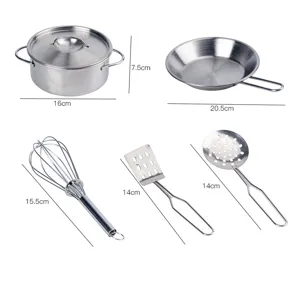 Set di giocattoli da cucina in miniatura in acciaio inossidabile per giochi di ruolo per bambini.