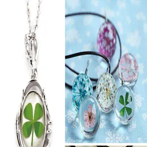 Details of dried four-leaf clover resin time gem necklace, handmade DIY charm pendant.