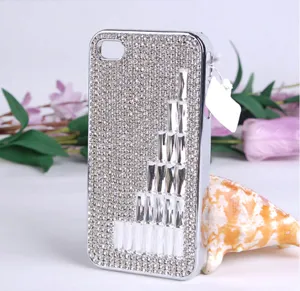 Detailansicht der Luxus Strass Handyhülle mit abgestuftem Kristall-Design und funkelndem Finish.