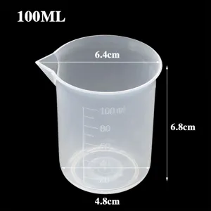 100ml transparenter Kunststoff-Messbecher mit klarer Skala für Labor und Heimwerkerbedarf.